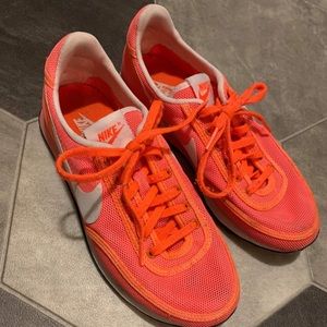 Nike sneaker Size 6.5